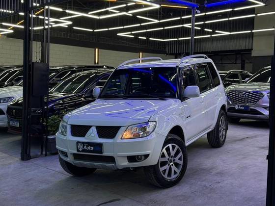 MITSUBISHI PAJERO TR4 2.0 4X4 16V 140CV FLEX 4P AUTOMÁTICO MITSUBISHI PAJERO TR4 2.0 4X4 16V 140CV FLEX 4P AUTOMÁTICO